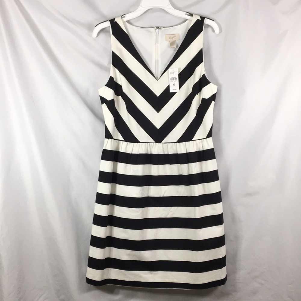 Ann Taylor Loft V-Neck Black and White Striped Chevron Dress Size 6 NEW With Tag